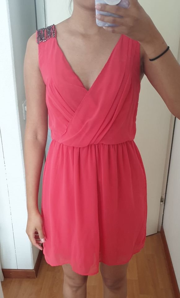 Kleid mit Pailletten