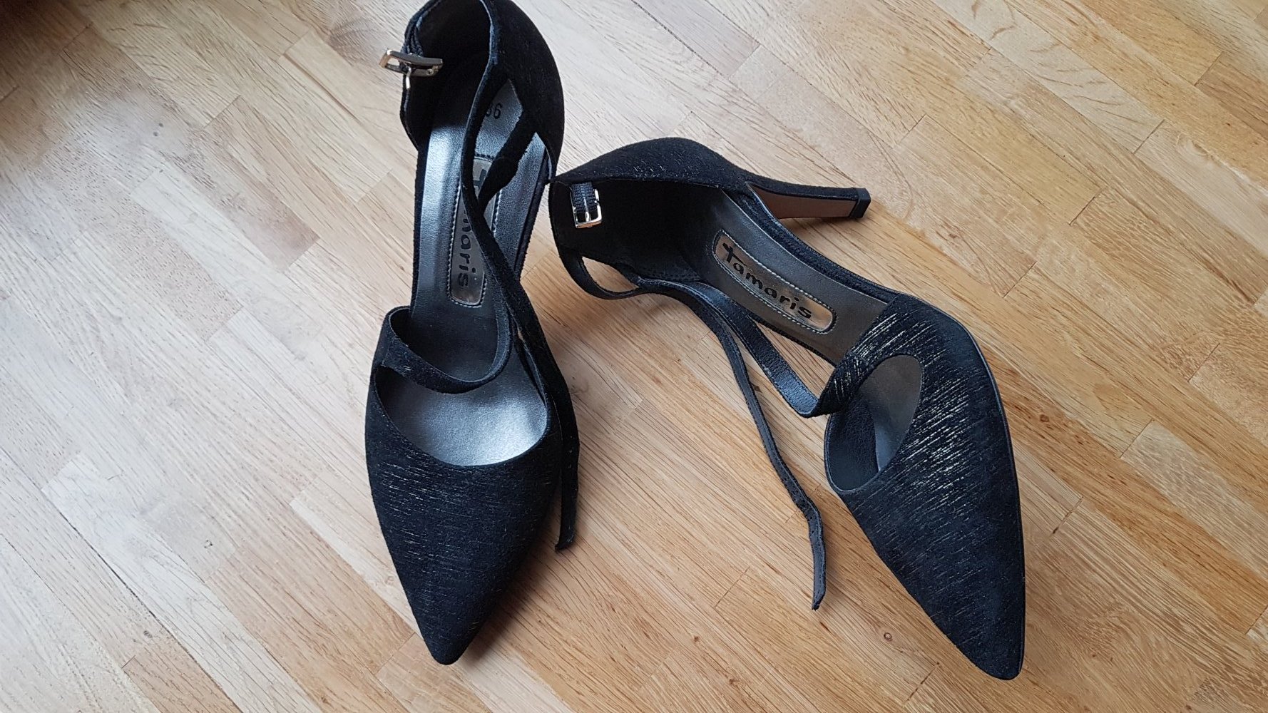 Pumps von Tamaris mit Riemchen 