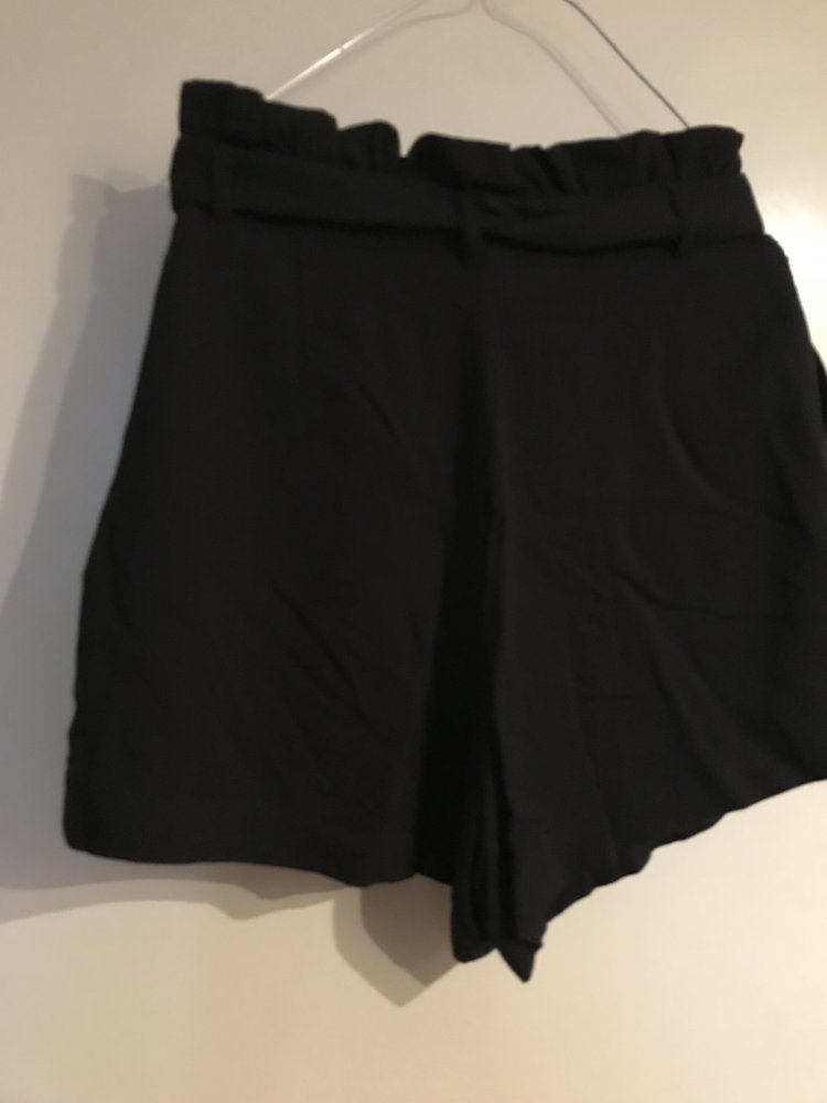Shorts aus leichtem Material - H&M divided Gr. 34