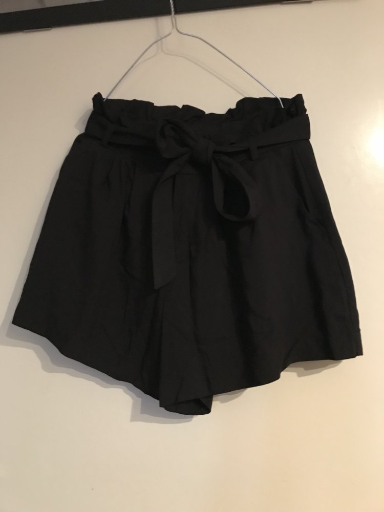 Shorts aus leichtem Material - H&M divided Gr. 34
