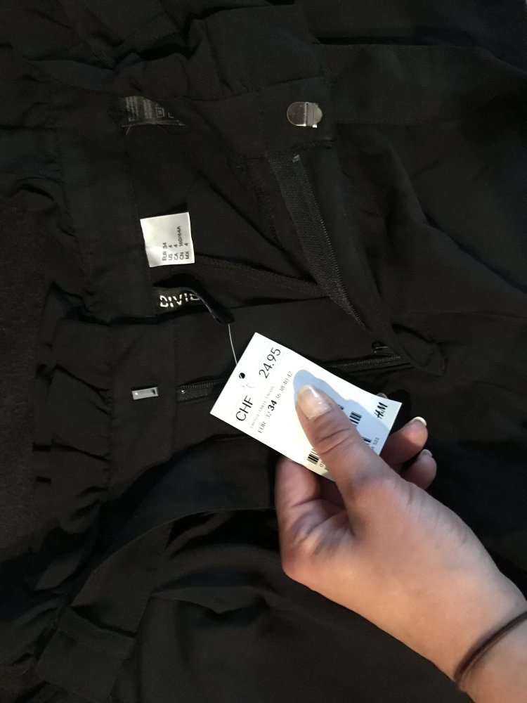 Shorts aus leichtem Material - H&M divided Gr. 34