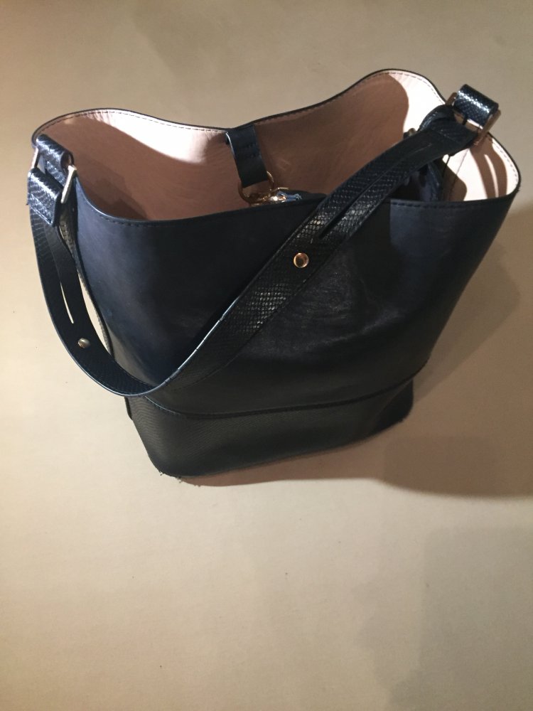 Beuteltasche schwarz