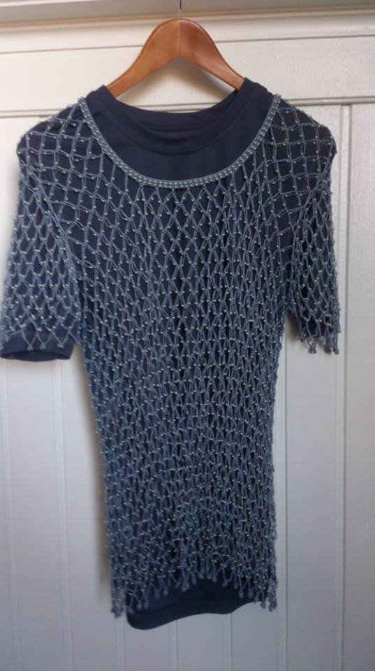 Zweiteilig, elegantes Oberteil mit Perlen und T- Shirt