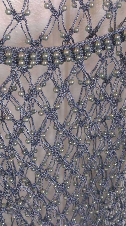 Zweiteilig, elegantes Oberteil mit Perlen und T- Shirt