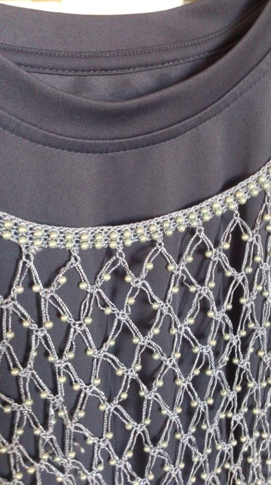 Zweiteilig, elegantes Oberteil mit Perlen und T- Shirt