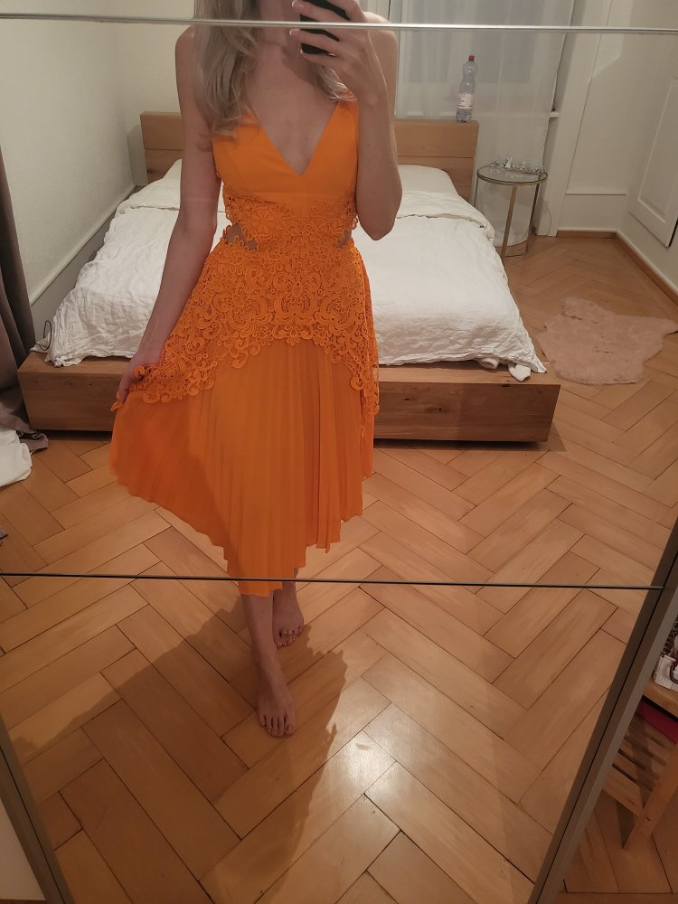 Oranges Kleid Knielang 