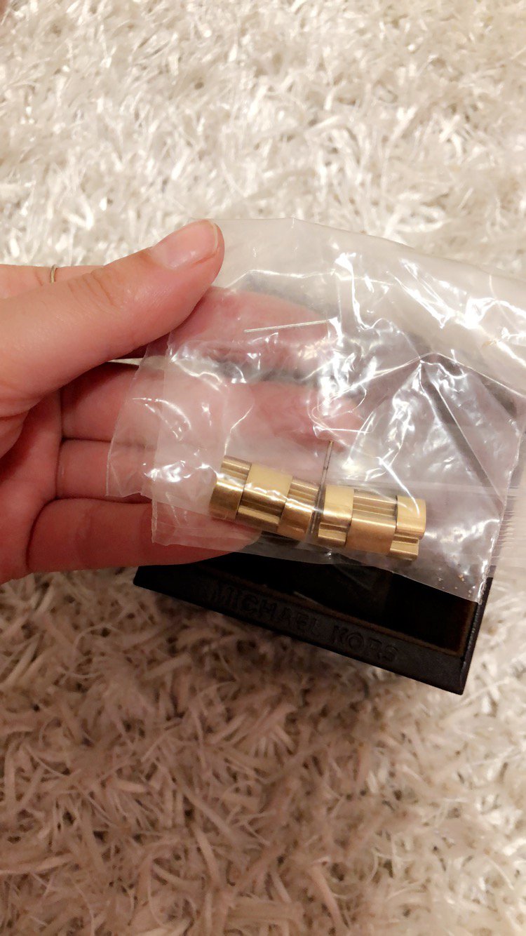 Goldene Michael Kors Uhr mit pinkem Ziffernblatt