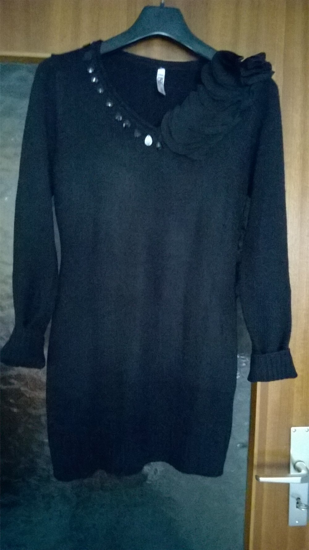 Damenpullover mit modischen Details