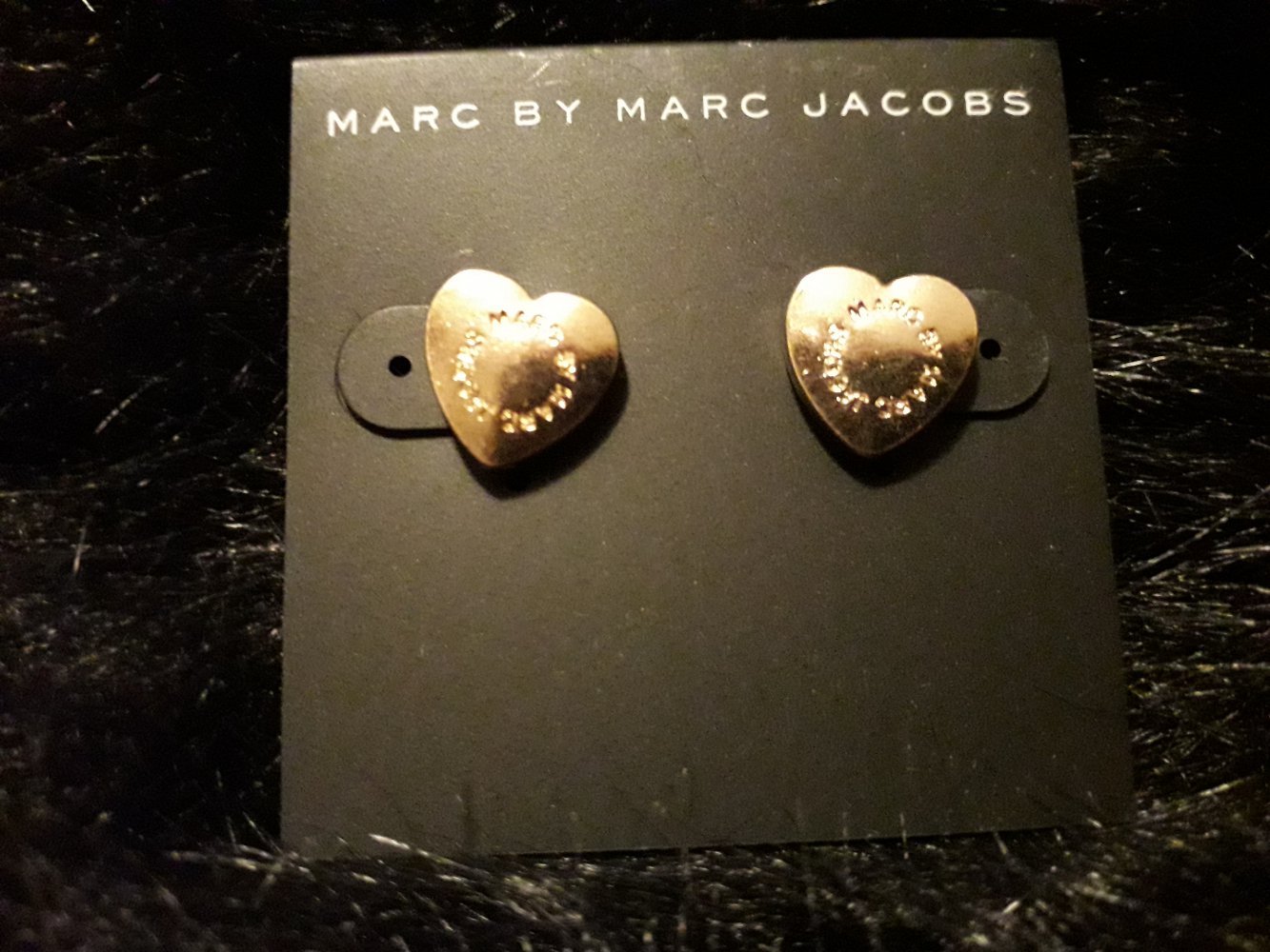 NEU! Super süße Marc by Marc Jacobs Herz Ohrstecker Stud Earrings Gold
