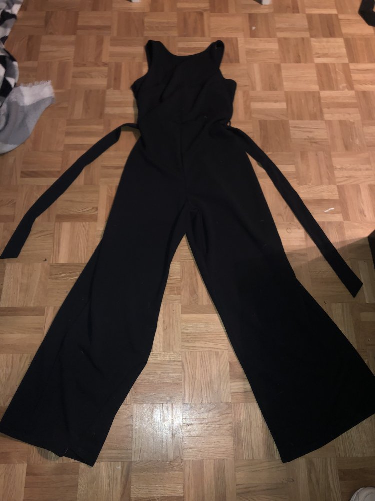 Jumpsuit für kleine Frauen 