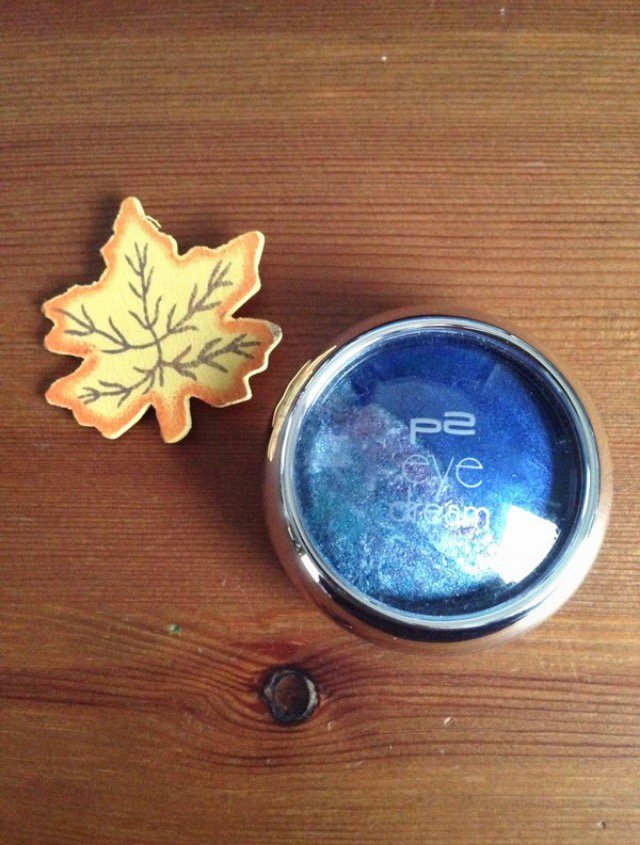 Lidschattenduo von p2 in Dunkelblau und Hellblau/Silber gebacken 