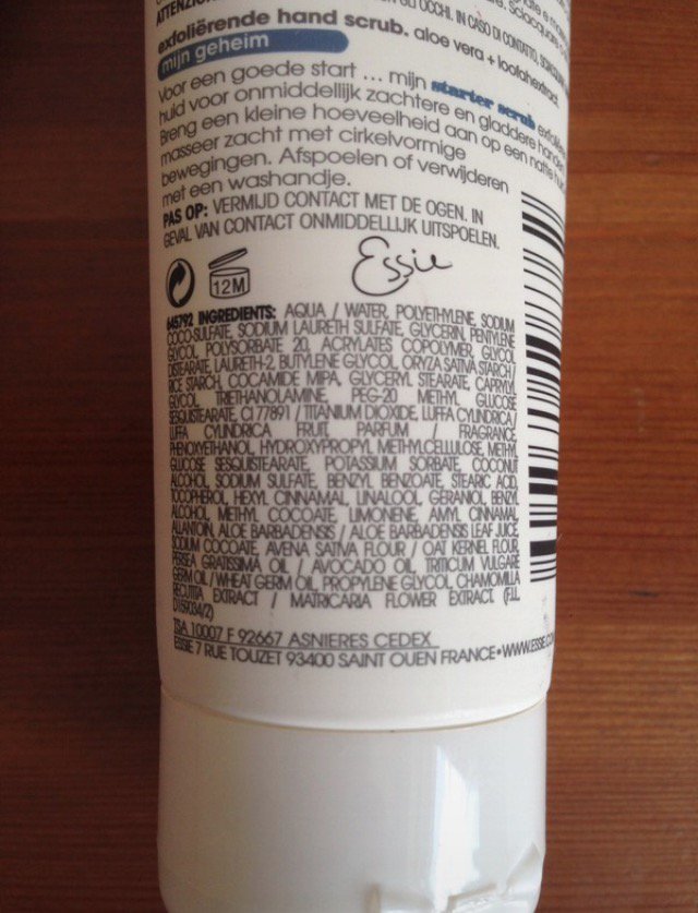 Pflegendes Handpeeling von Essie