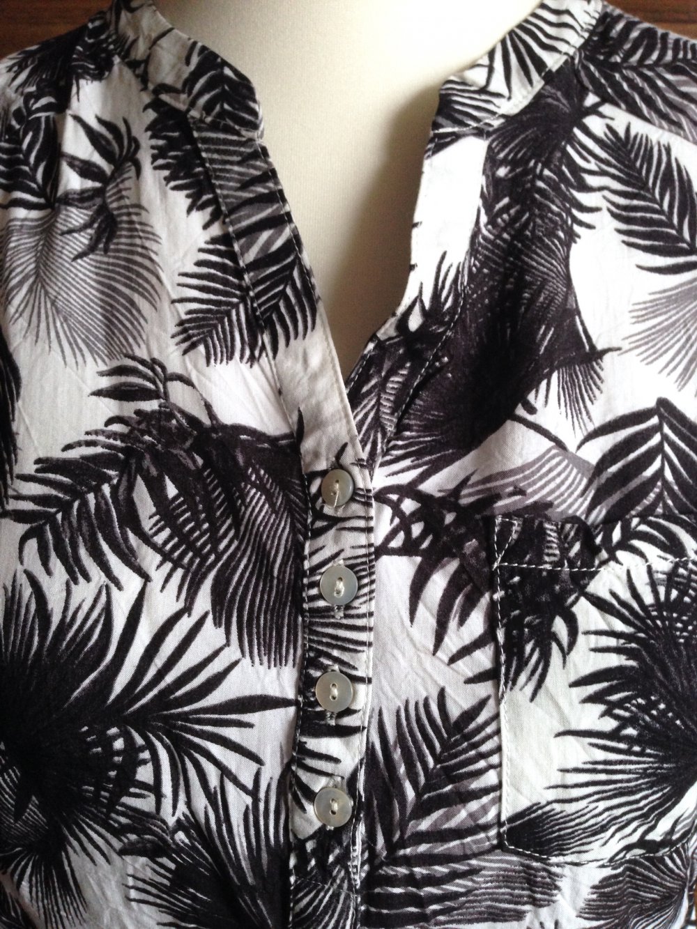 Blusenshirt von Only in Weiß mit Print in Schwarz Größe 36