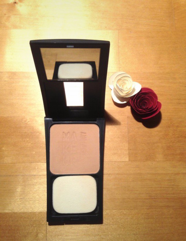 Puder mittlerer Hautton von Make up Factory 