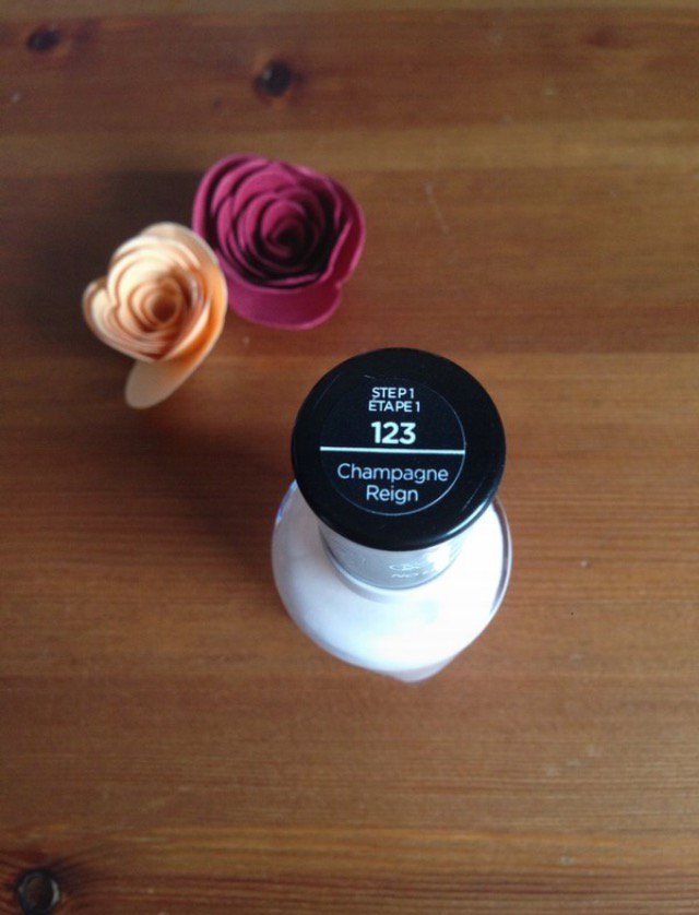 Nagellack in Creme von Sally Hansen Miracle Gel