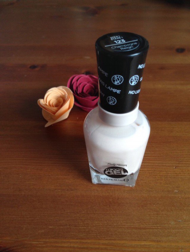 Nagellack in Creme von Sally Hansen Miracle Gel