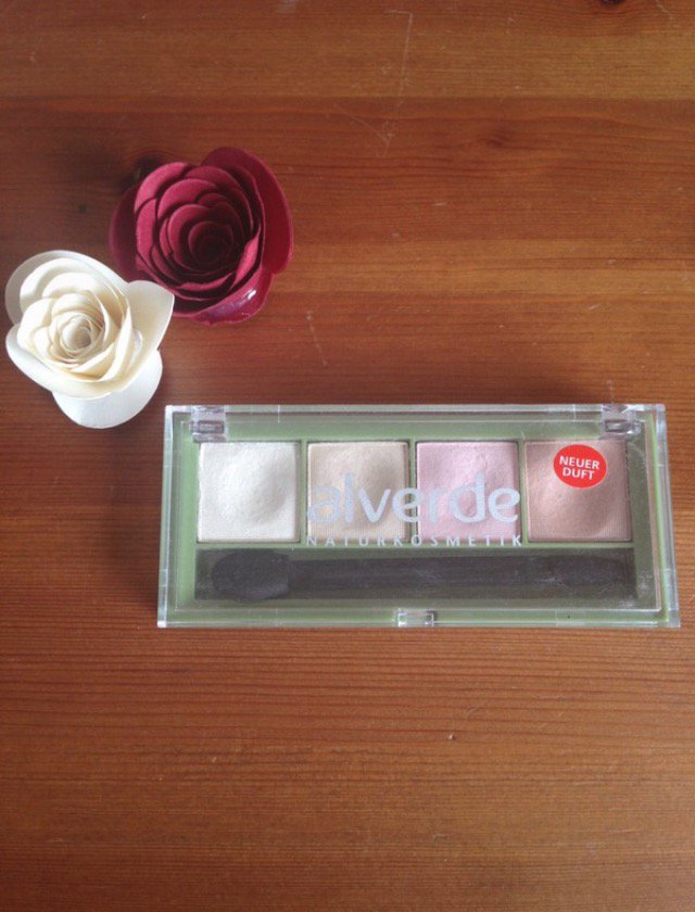 Helle Lidschattenpalette von Alverde mit Duft