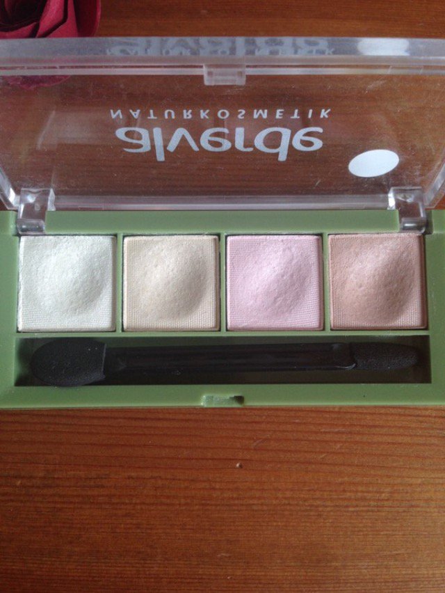 Helle Lidschattenpalette von Alverde mit Duft