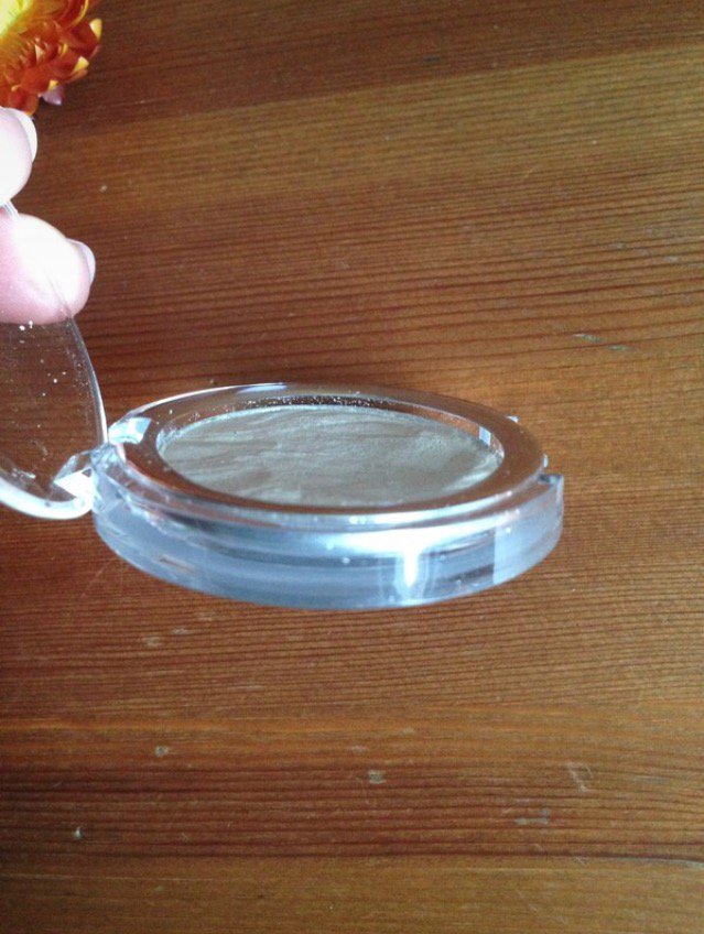 Monolidschatten von p2 in Weiß/Schimmer