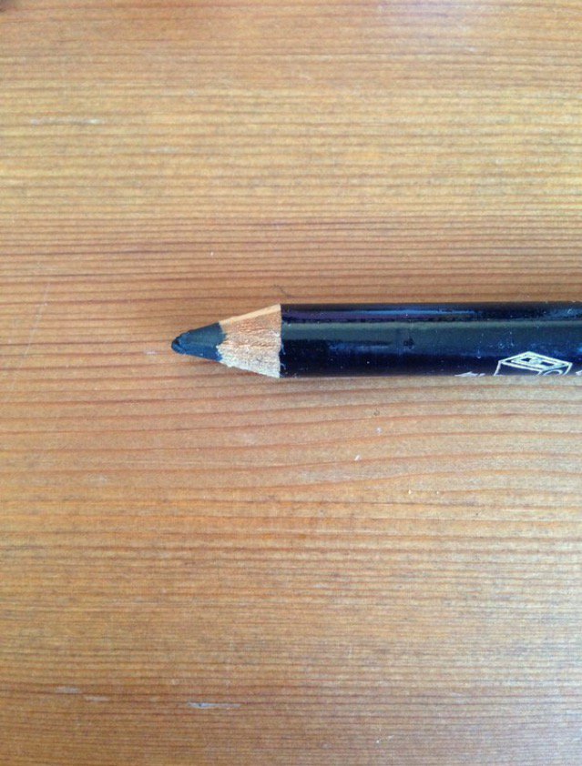 Kajalstift von Yves Rocher in schwarz mit Spitzer