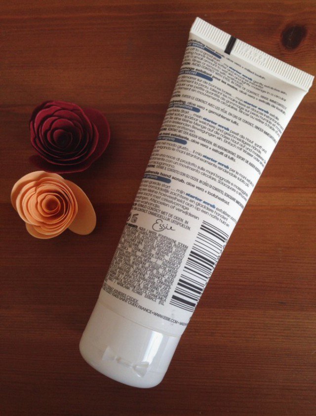 Pflegendes Handpeeling von Essie