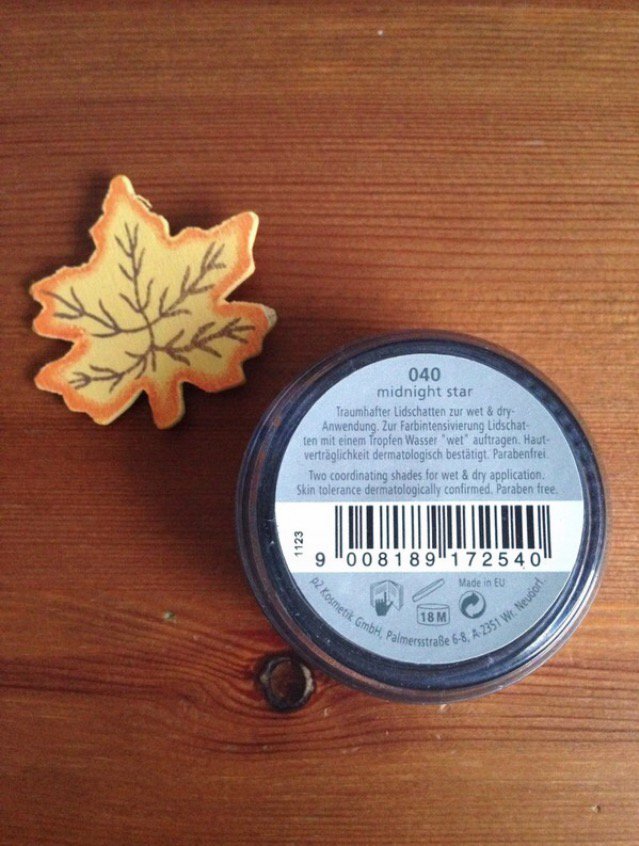 Lidschattenduo von p2 in Dunkelblau und Hellblau/Silber gebacken 