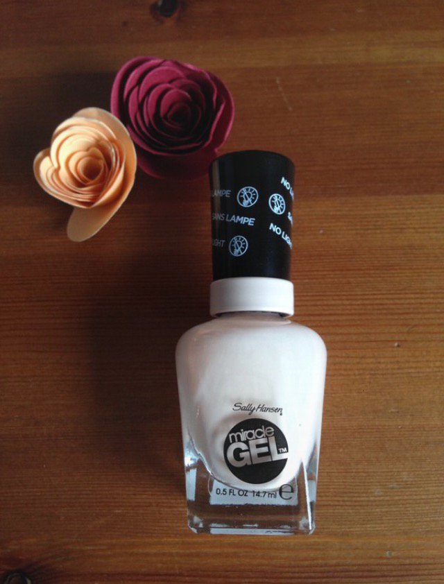Nagellack in Creme von Sally Hansen Miracle Gel