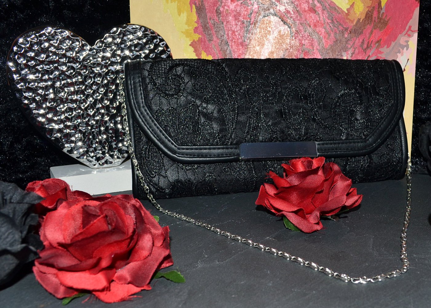 Sehr schöne, schwarze Satin-Clutch in Spitzenoptik