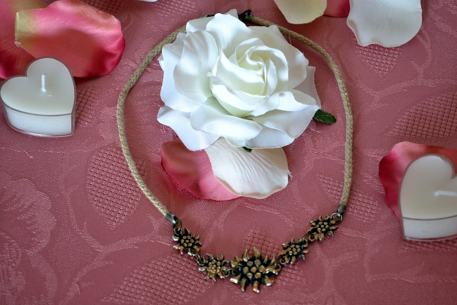 Hübsches & zartes Collier im Stil der Trachten- & Landhausmode – Modeschmuck