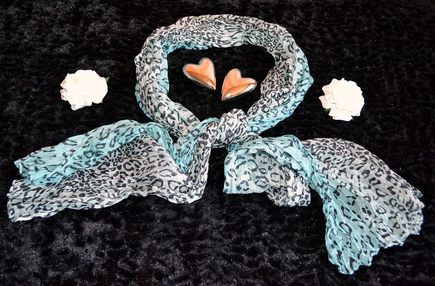 Sehr schöner, in Blautönen gehaltener Schal mit Farbverlauf & Leo-Print 