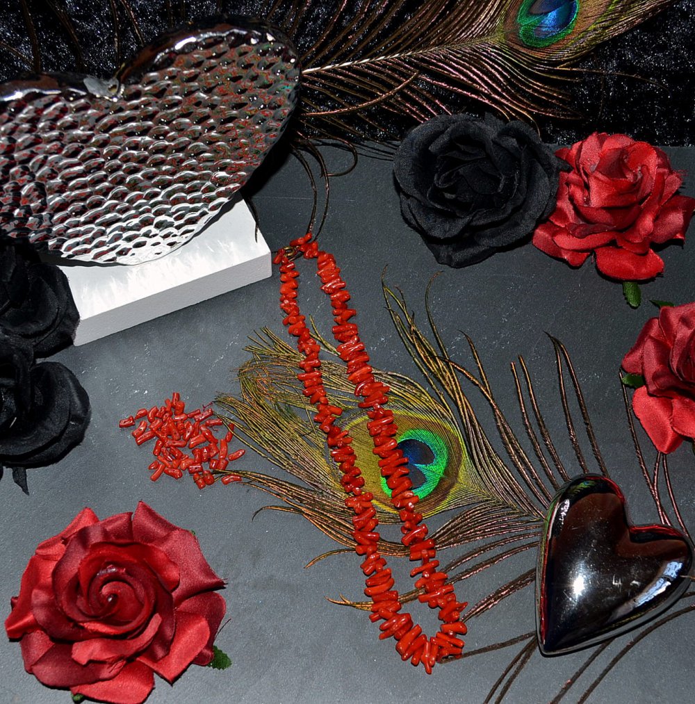 Schöne Kette aus Astkorallen-Stücken 