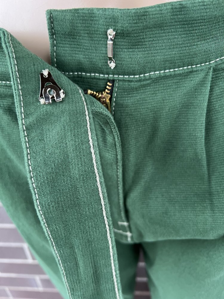 US GROUP green pants