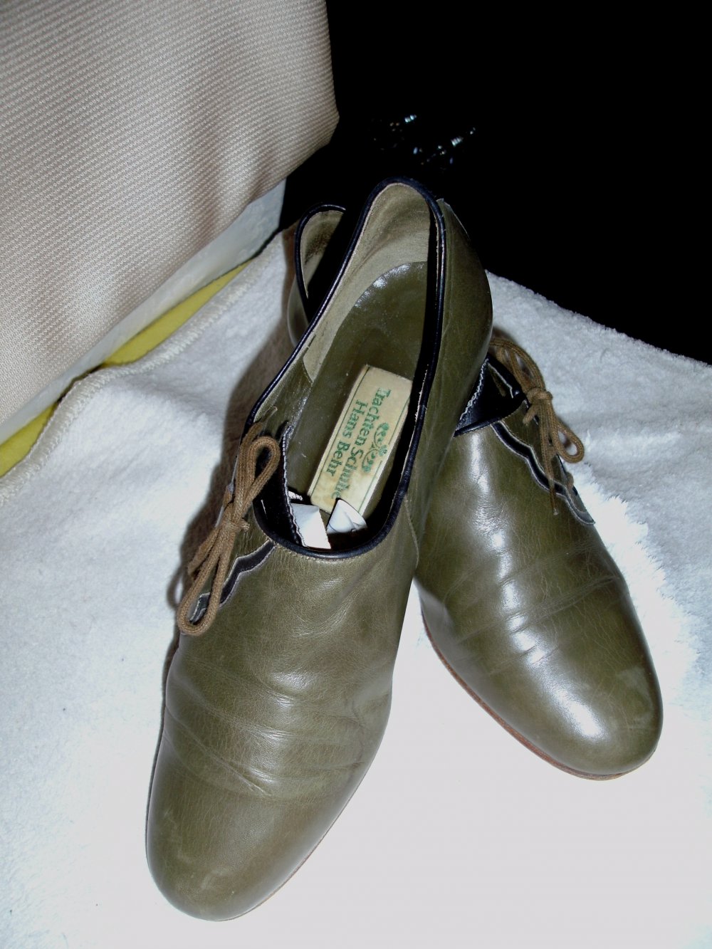 Trachtenpumps Hans Behr olivgrün Gr. 39