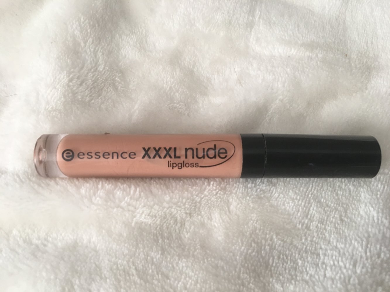 Essence xxxl nude lipgloss 