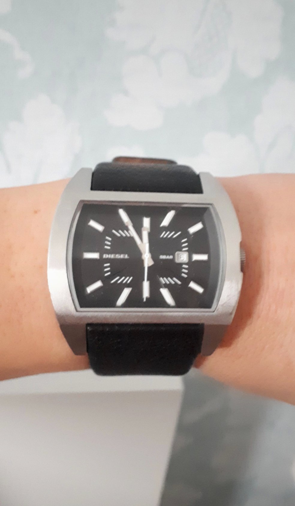 Originale Diesel Uhr mit Lederarmband. Unisex