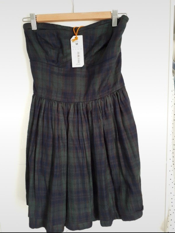 Schulterfreies / Trägerloses Kleid von Superdry. NEU