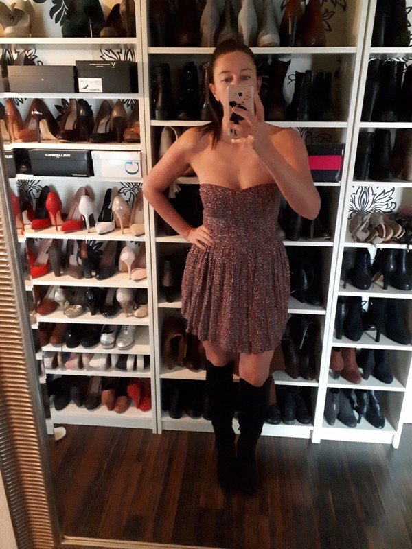 Schulterfreies Kleid von Superdry. NEU