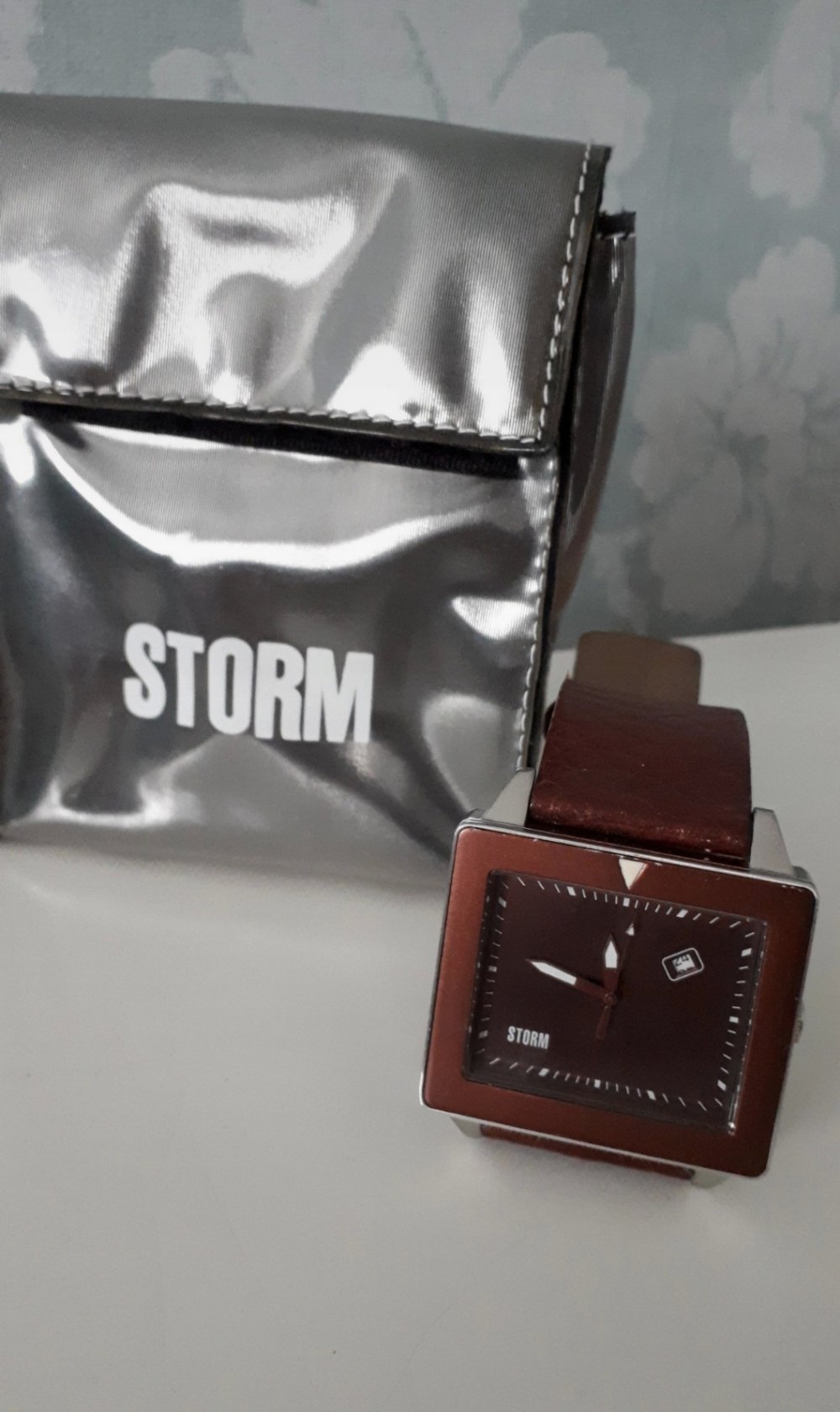 Braune Uhr von Storm. Original