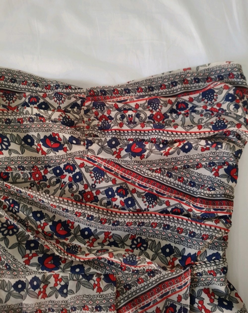 Florales Schulterfreies Kleid aus Chiffon, Ethnokleid.