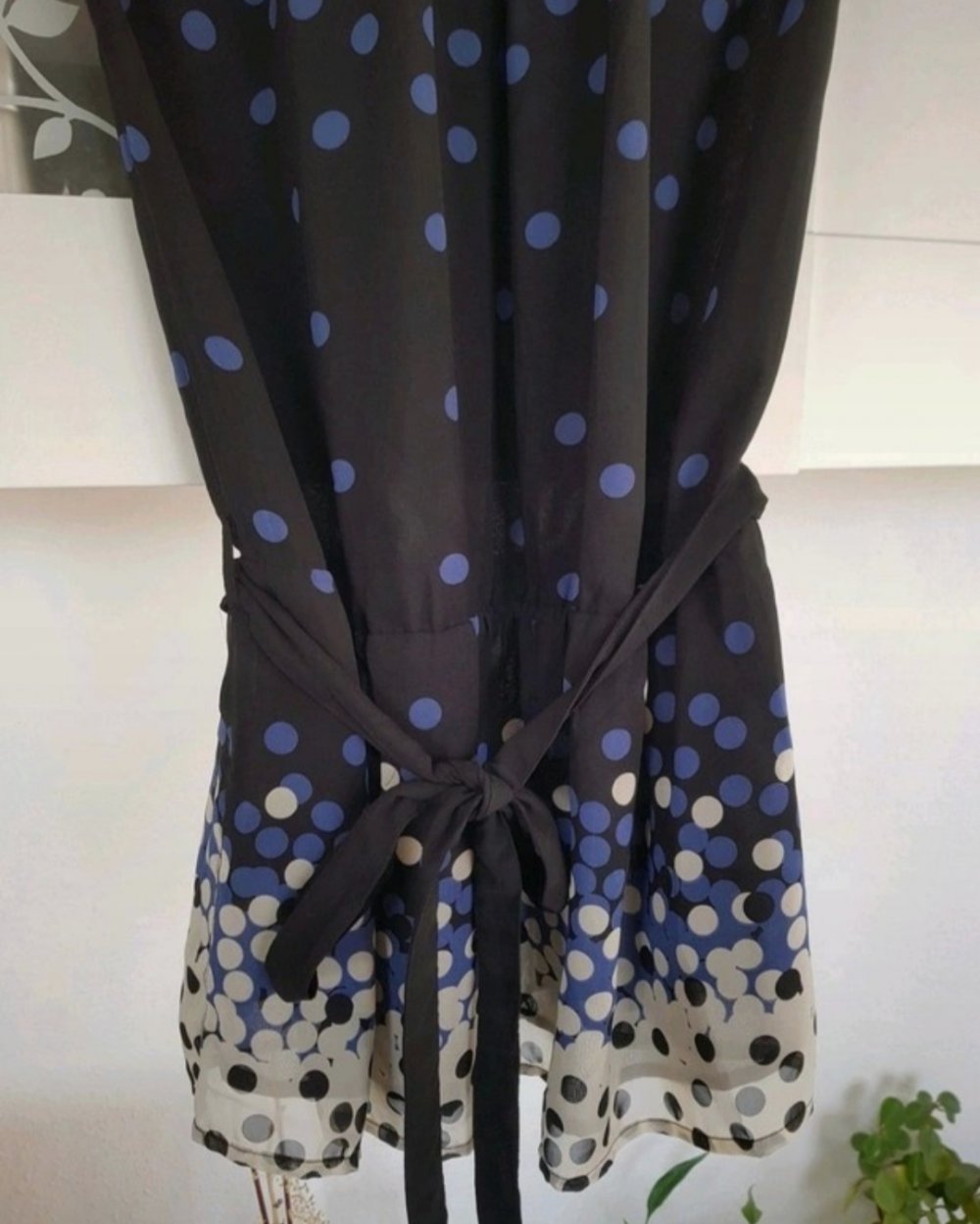 Kleid in schwarz/blau/beige 