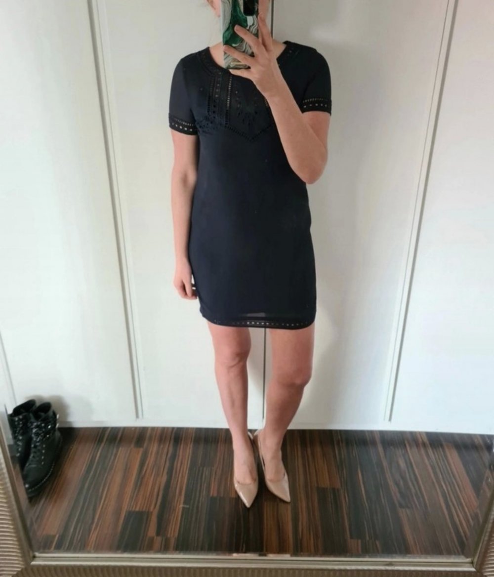 Fließendes Chiffon Kleid / Etuikleid mit ausgestanzten Muster