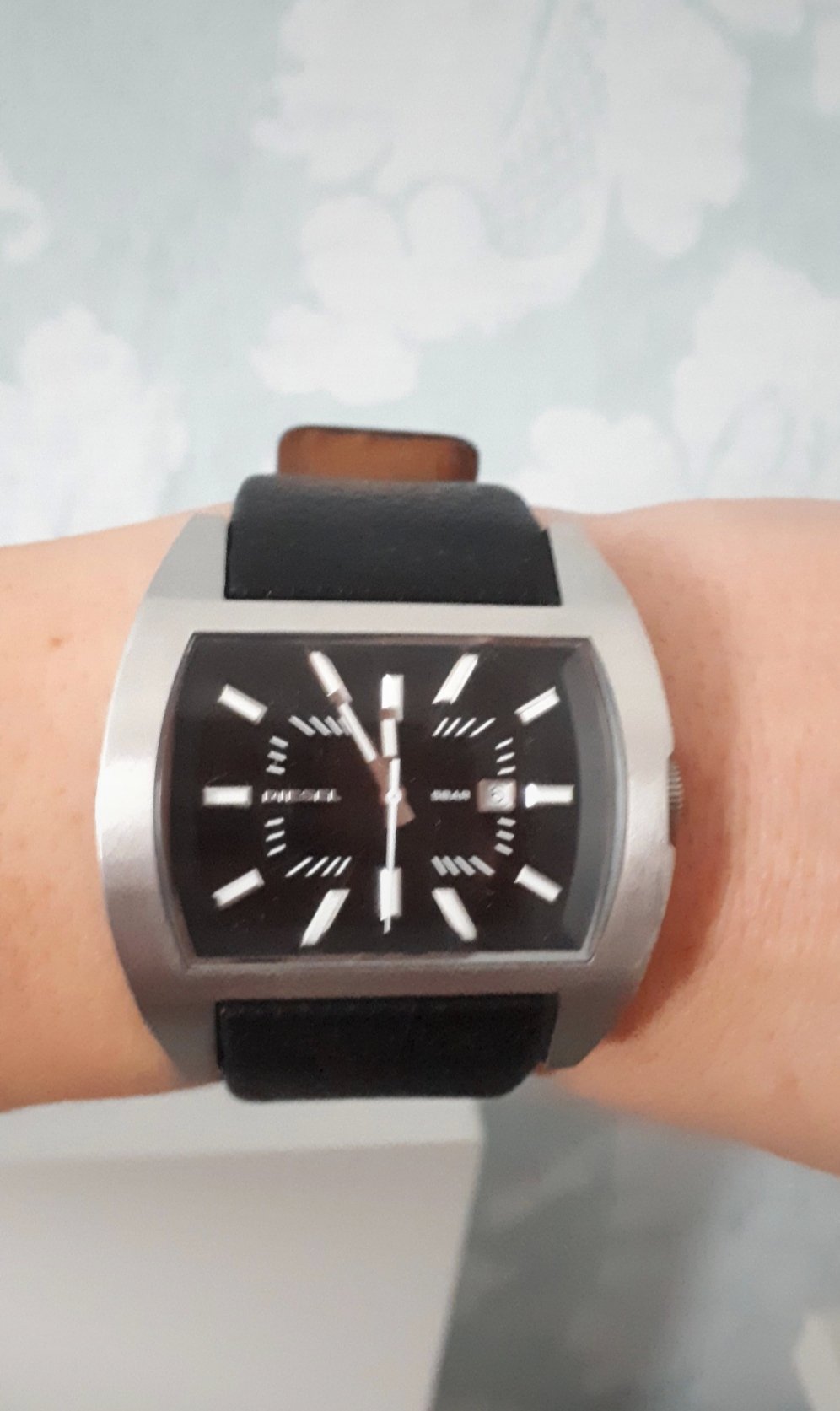 Originale Diesel Uhr mit Lederarmband. Unisex