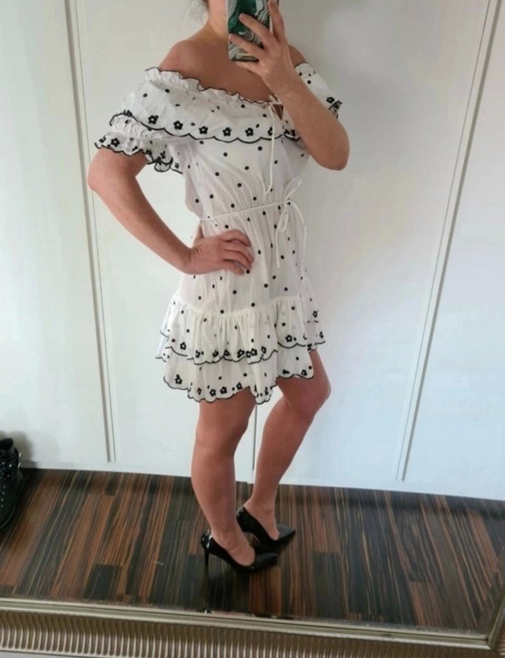 Cocktailkleid / Sommerkleid von Glamourous im Flamenco Stil.