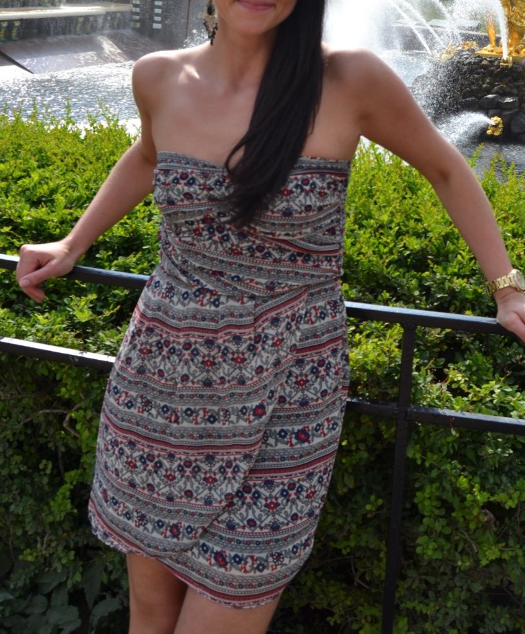 Florales Schulterfreies Kleid aus Chiffon, Ethnokleid.