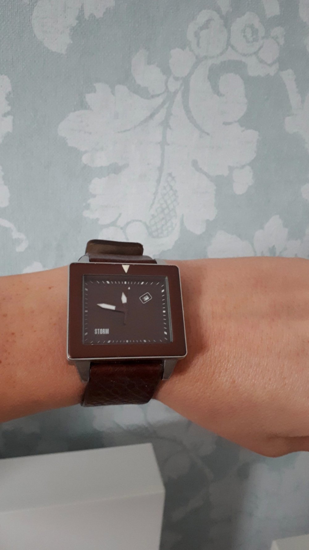 Braune Uhr von Storm. Original