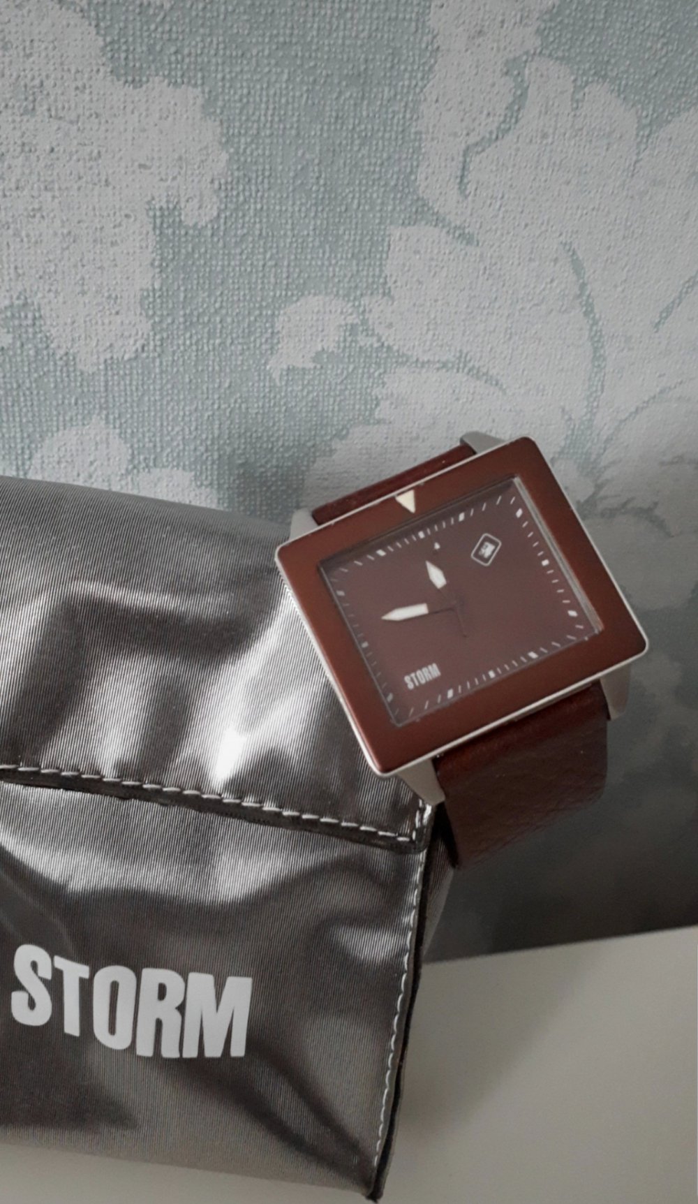 Braune Uhr von Storm. Original