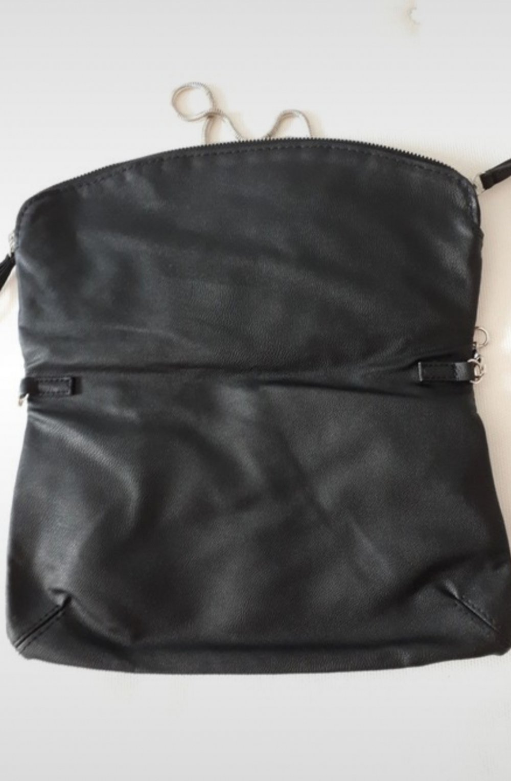 schwarze Umhängetasche / Clutch mit Nieten. Neu