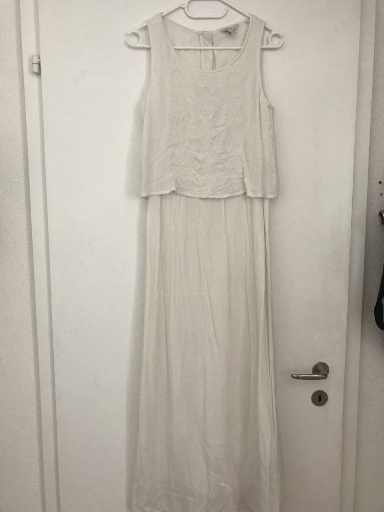 Weisses, langes Kleid