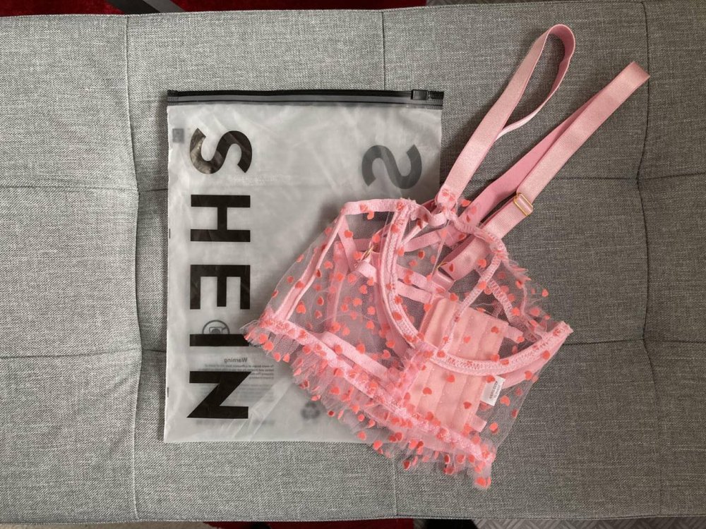 Durchsichtiger Bügel-BH mit rosa Herzmuster und Rüschen