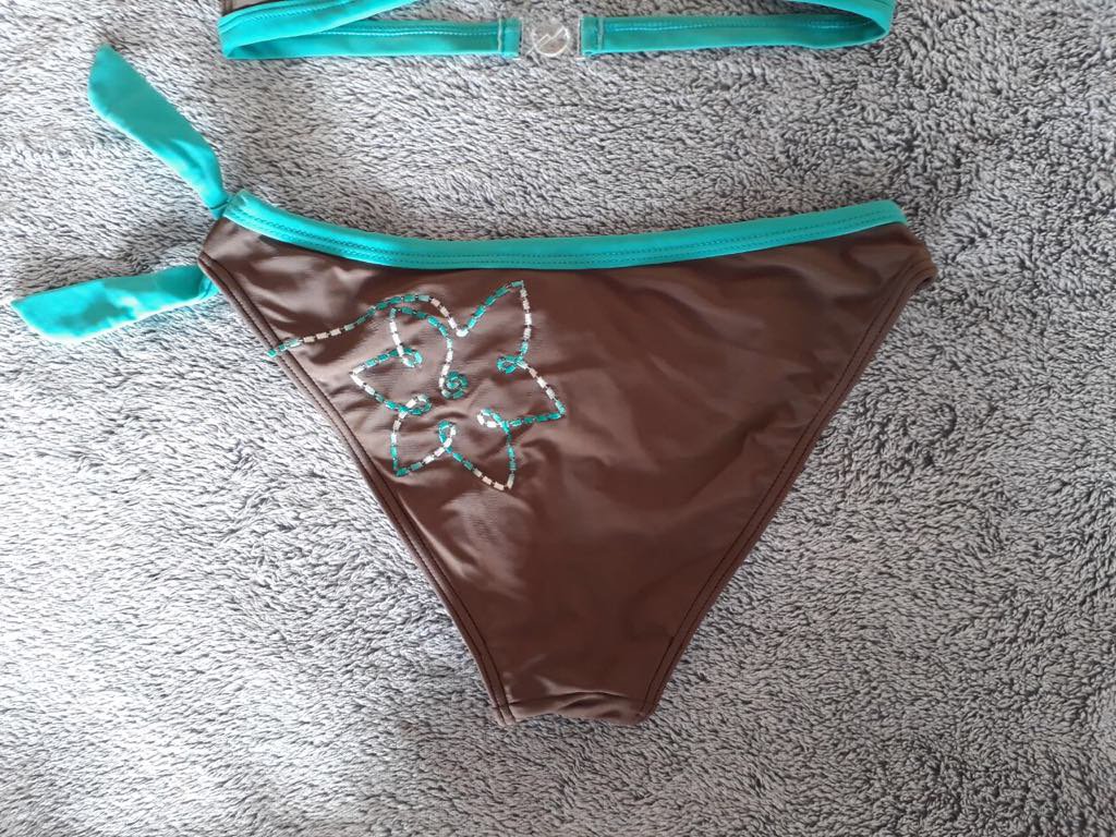 Bikini mit Blütenstickerei